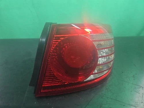 Right rear tail light assembly compatible with Hyundai Elantra 2000, genuine OEM replacement part 92402 2D200