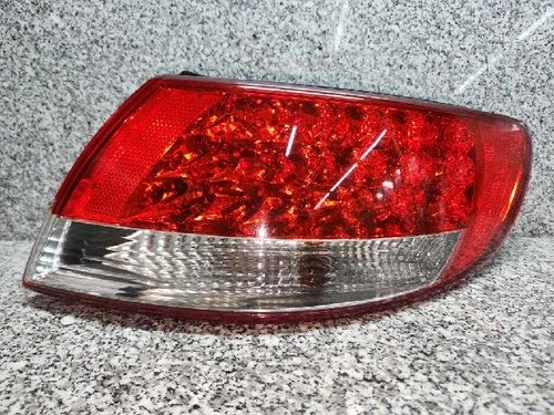 Right rear tail light assembly compatible with Hyundai XG300/XG350 2007, genuine OEM replacement part 924023L001