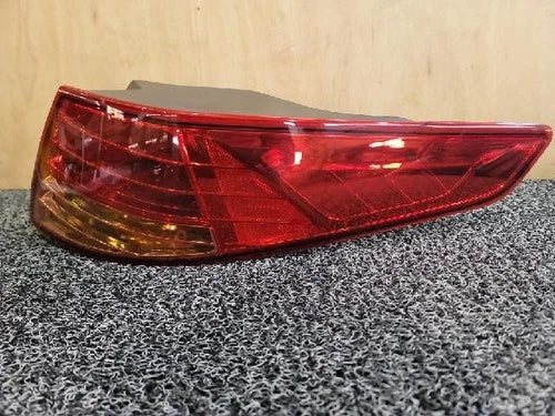 Right rear tail light assembly compatible with Kia K5 2013, genuine OEM replacement part 92402 2T000