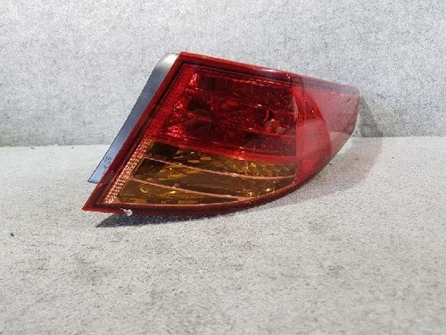 Right rear combination tail light assembly OEM 92402 2T000 compatible with Kia K5 2013