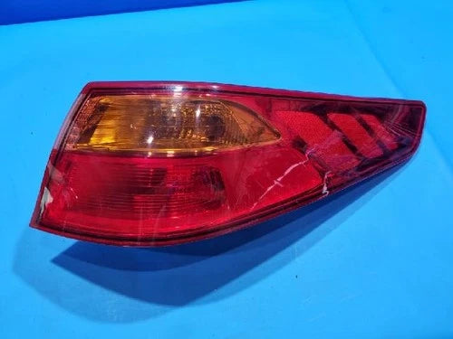 Right rear combination tail light assembly OEM 92402 2T500 compatible with Kia K5 2015