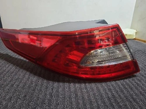 Left rear tail light assembly compatible with Kia K5 2011, genuine OEM replacement part 92401 2T100
