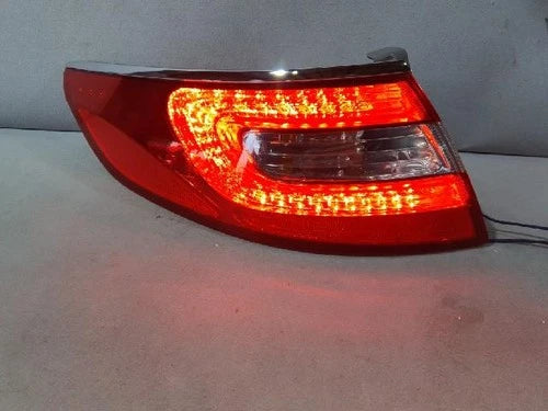 Left rear tail light assembly compatible with Hyundai Azera 2016, genuine OEM replacement part 924033V000