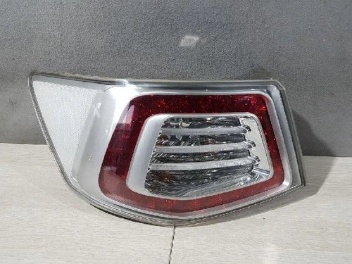 Left rear tail light assembly compatible with Kia 1.6 LPI HEV 2011, genuine OEM replacement part 92401 1Q000