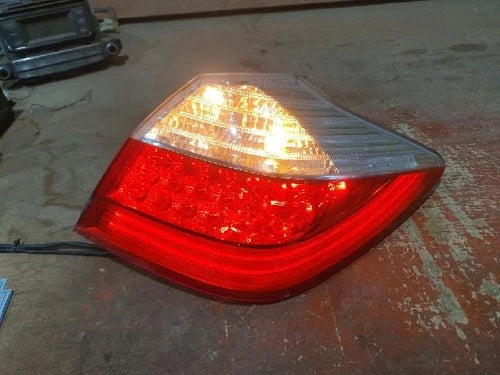 Right rear combination tail light assembly OEM 92402-3M000 compatible with Hyundai Genesis Coupe 2010