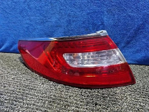 Left rear tail light assembly compatible with Hyundai Azera 2014, genuine OEM replacement part 92403 3V000