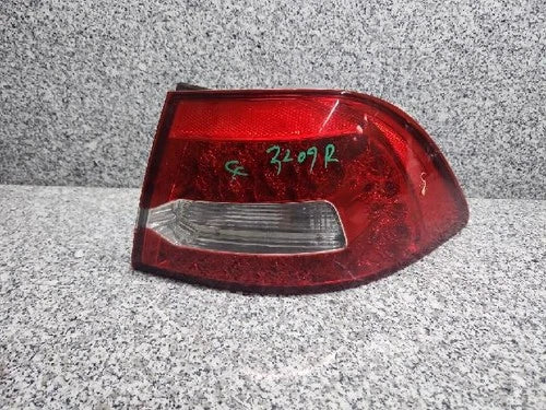 Conjunto de faro/calavera trasero combinado derecho Kia 2010 OEM 92402 2G500