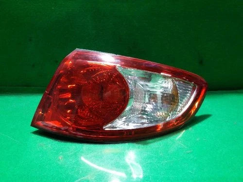 Right rear combination tail light assembly OEM 92402 2B000 compatible with Hyundai Santa Fe 2006