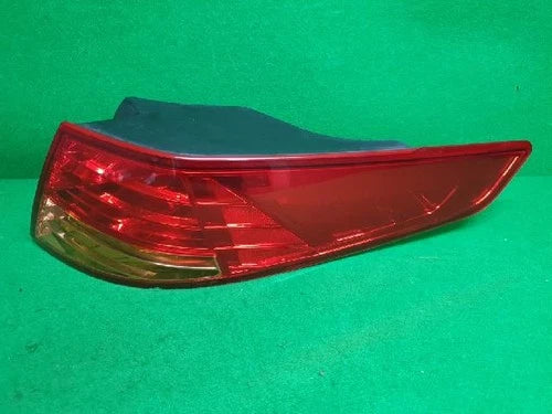 Right rear combination tail light assembly compatible with Kia K5 2011, genuine OEM replacement part 92402 2T000