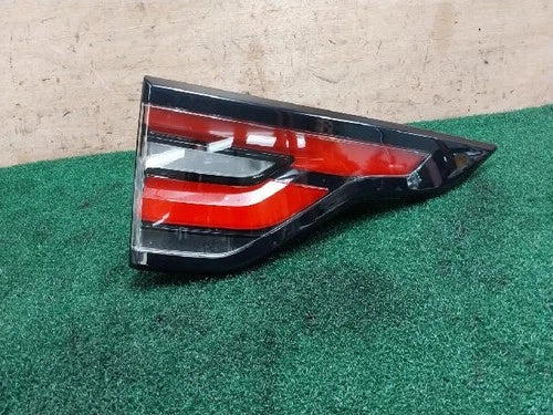 Used OEM Part - Rear tail light right genuine Land Rover Discovery5 3.0 TD6 HSE 2018 HY3213404CF