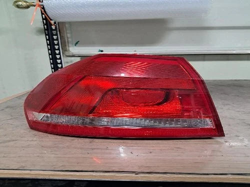 Used OEM Part - Lamp socket rear OEM compatible with Volkswagen Passat 1.8 FSI 2013 (part n.° 561945257)