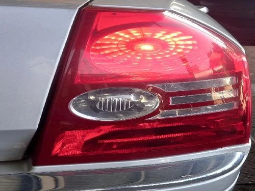 Right rear tail light assembly compatible with Chrysler 300C 2.7 2008, genuine OEM replacement part 04806370AB