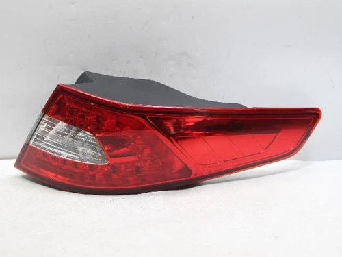 Right rear combination tail light assembly compatible with Kia K5 2010, genuine OEM replacement part 924022T100
