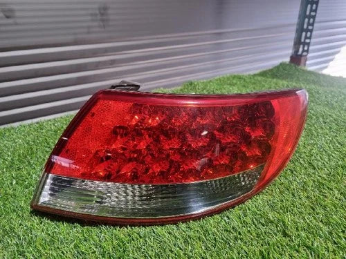 Right rear combination tail light assembly OEM 92402 3L001 compatible with Hyundai Azera 2007