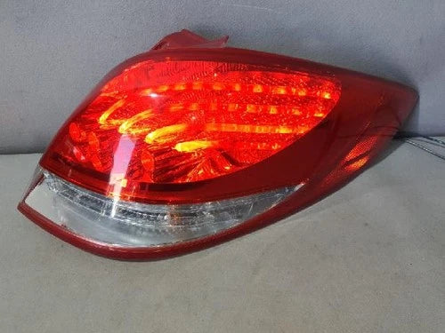Right rear combination tail light assembly OEM 92402 2V110 compatible with Hyundai Veloster 2014
