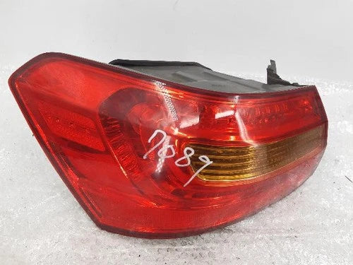 Left rear tail light assembly compatible with Kia Cadenza 2012, genuine OEM replacement part 92401 3R000