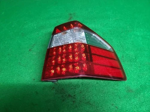 Right rear combination tail light assembly compatible with Kia Borrego 2008, genuine OEM replacement part 92402 2J100