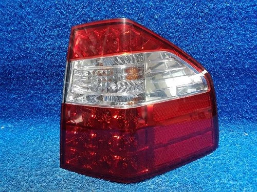 Right rear combination tail light assembly compatible with Kia Borrego 2008, genuine OEM replacement part 92402 2J100