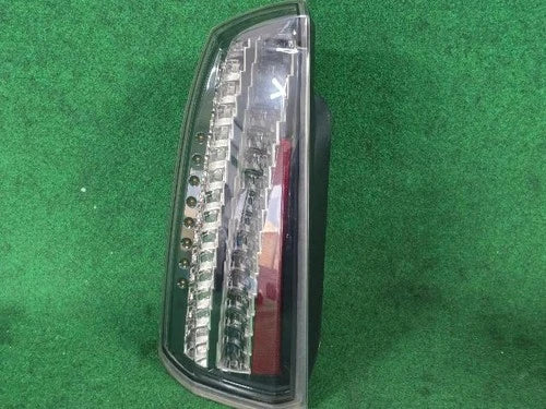 Rear tail light assembly (driver side) for Cadillac STS Sedan 2009, genuine OEM replacement part 25754023