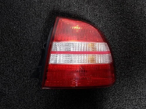 Conjunto de luz trasera / calavera combinada derecha (RH) para Kia 2000, pieza original OEM 0K2B151150