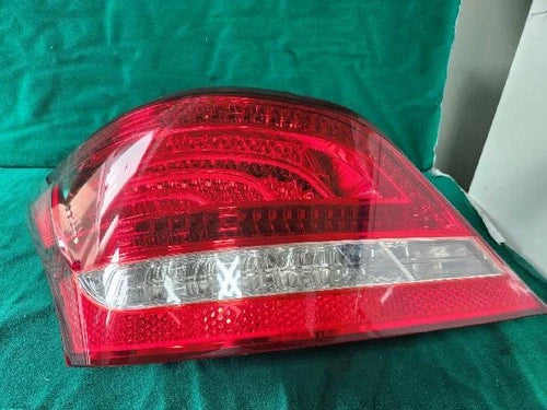 Rear combination tail light (assembly Tail Light) compatible with Hyundai Equus 2011, genuine OEM replacement part 92401 3N000