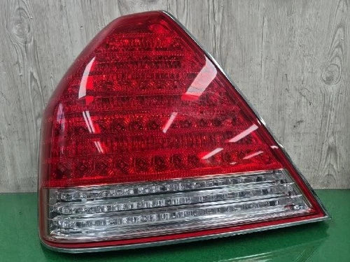 Rear combination tail light (left) compatible with Hyundai Equus 2007, genuine OEM replacement part 92401-3B500