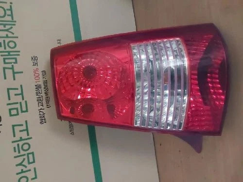 Right rear combination tail light assembly OEM 92402 07000 compatible with Kia Picanto 2005