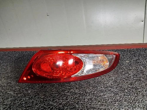 Rear combination tail light (right) compatible with Hyundai Santa Fe 2007, genuine OEM replacement part 92402 2B000
