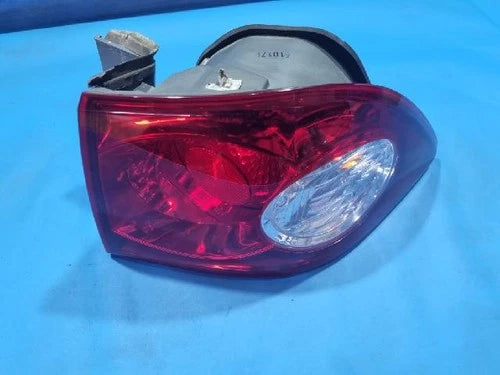 Right rear combination tail light assembly compatible with Kia Sorento 2007, genuine OEM replacement part 92402 2G005