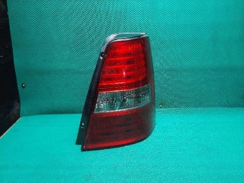 Right rear combination tail light compatible with Kia Sorento 2009, genuine OEM replacement part 924023E540