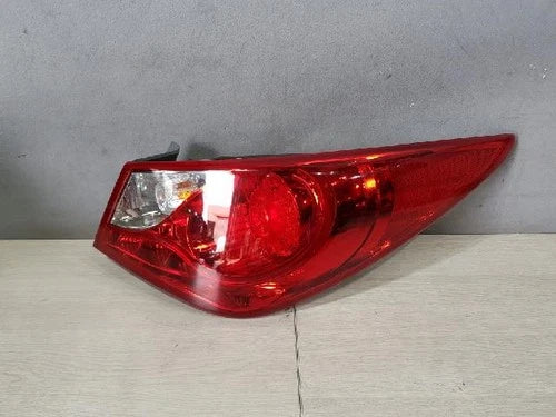 Right outer rear tail light assembly (OEM) Hyundai YF 2012 924023S100