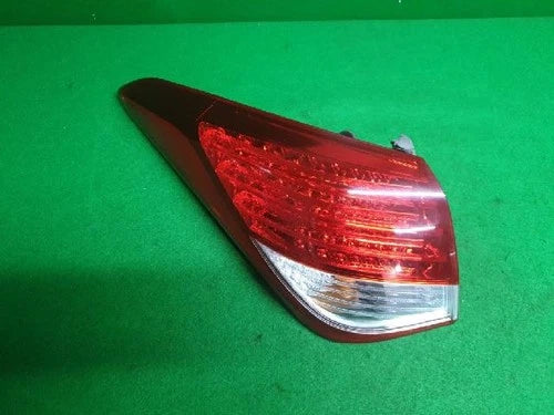Left outer rear tail light assembly compatible with Hyundai i40 2013, genuine OEM replacement part 92401 3Z310