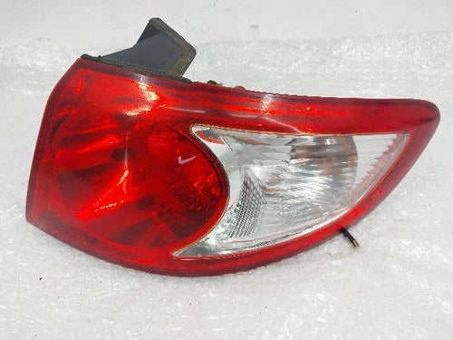 Right outer rear tail light assembly compatible with Hyundai Santa Fe 2009, genuine OEM replacement part 92402-2B000