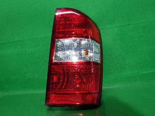 Right rear combination tail light assembly OEM 92402 4D100 compatible with Kia Carnival 2007