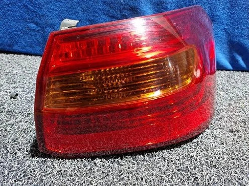Right outer rear tail light assembly compatible with Kia Cadenza 2010, genuine OEM replacement part 92402 3R000