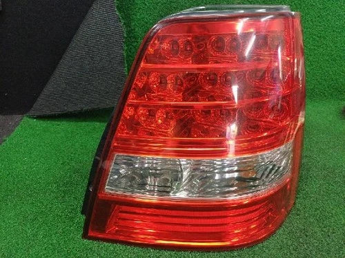 Right rear tail light assembly compatible with Kia Sorento 2007, genuine OEM replacement part 92402 3E500