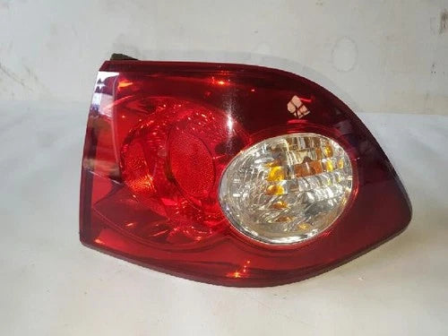 Right rear combination tail light assembly compatible with Kia Sorento 2007, genuine OEM replacement part 92402 2G005