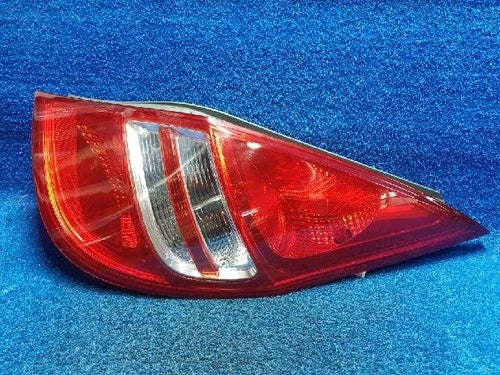 Right rear tail light assembly compatible with Hyundai i30 2009, genuine OEM replacement part 924022L000