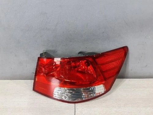 Conjunto de faro/calavera trasero exterior derecho Kia 2013 OEM 924021M000