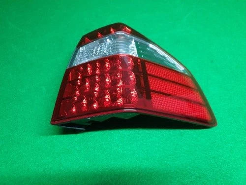 Right rear combination tail light assembly compatible with Kia Borrego 2008, genuine OEM replacement part 92402 2J100