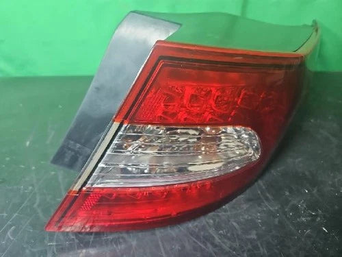 Rear combination tail light assembly (right) compatible with Kia K5 2012, OEM 92402 2T000