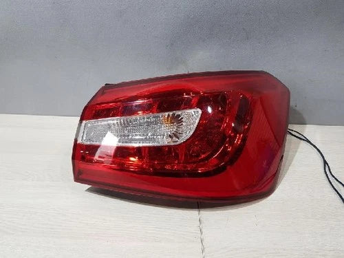 Right rear combination tail light assembly OEM 92402E8000 compatible with Kia Cadenza 2015