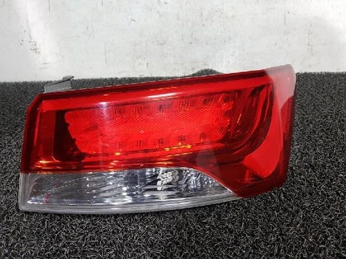 Conjunto de faro/calavera trasero exterior derecho Kia 2010 OEM 92402 1M300