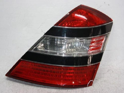 Luz trasera / calavera combinada para Mercedes Benz 2009 (lado derecho/del pasajero) OEM A2218200464