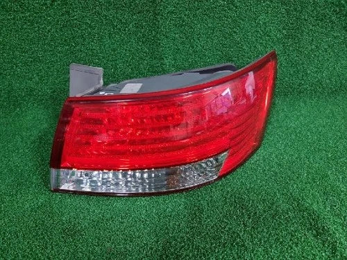 Right rear combination tail light assembly compatible with Hyundai NF 2009, genuine OEM replacement part 92402 3K500