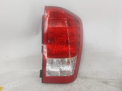 Right rear tail light assembly compatible with Kia Sedona 2010, genuine OEM replacement part 92402 4J000