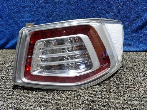 Rear Used OEM Tail Light - Kia 1.6 LPI HEV 2010 - assembly right rear tail light OEM 92402 1Q000