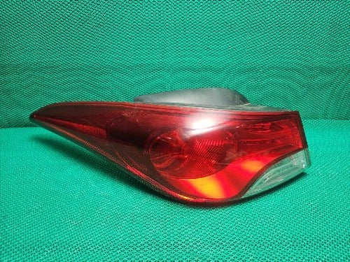 Left outer rear tail light assembly compatible with Hyundai Elantra 2011 (genuine OEM replacement part 924013X000)