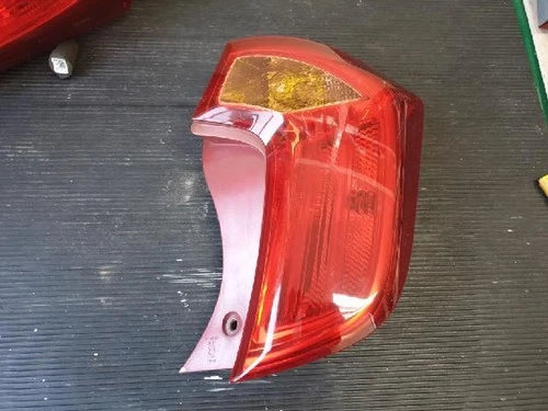 Right rear combination tail light assembly compatible with Kia Picanto 2014, genuine OEM replacement part 924021Y000