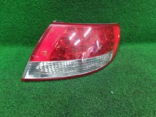 Right rear combination tail light assembly OEM 92402 3L001 compatible with Hyundai Azera 2008
